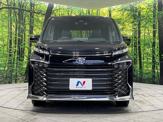 VOXY HYBRID 4WD