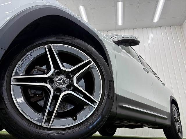 MERCEDES BENZ GLB