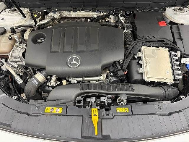 MERCEDES BENZ GLB