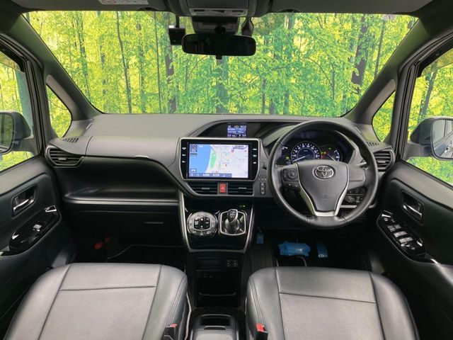 VOXY HYBRID
