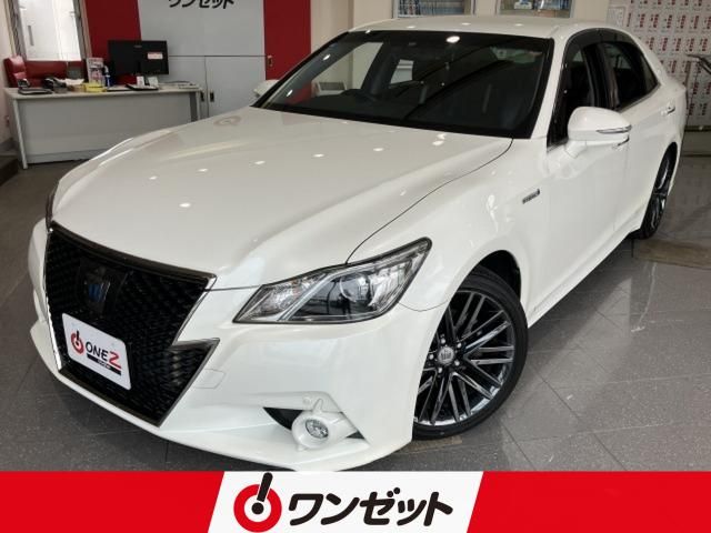 CROWN sedan hybrid