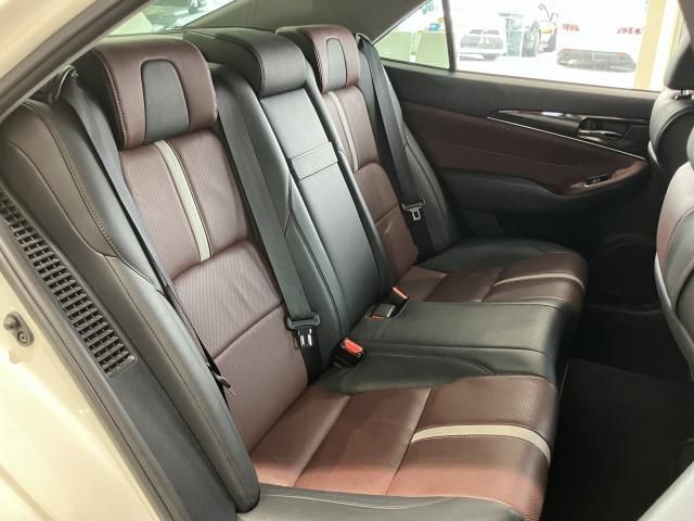 CROWN sedan hybrid