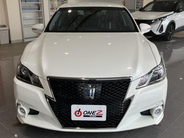 CROWN sedan hybrid