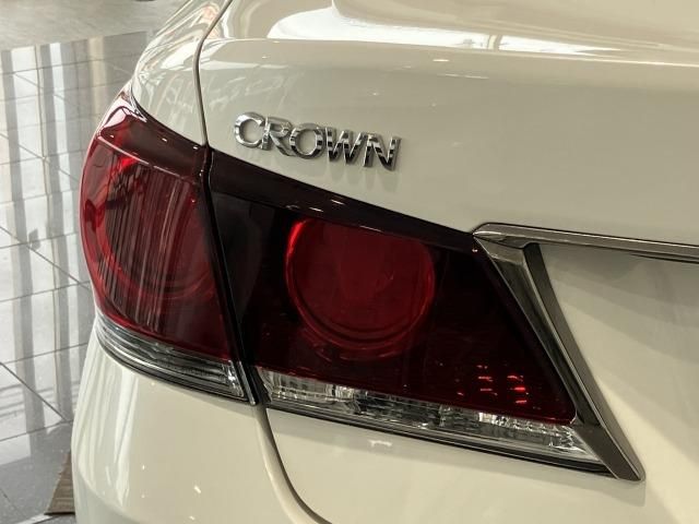 CROWN sedan hybrid