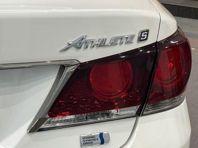 CROWN sedan hybrid