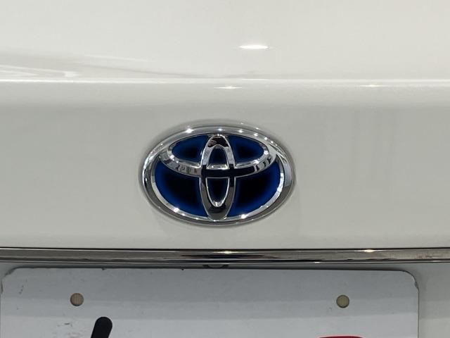 CROWN sedan hybrid