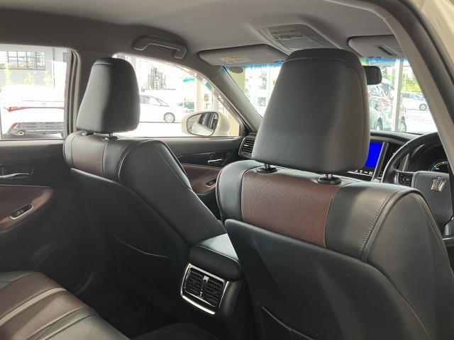 CROWN sedan hybrid