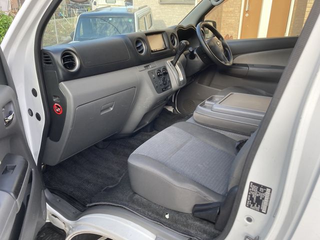 NV350 CARAVAN 4WD