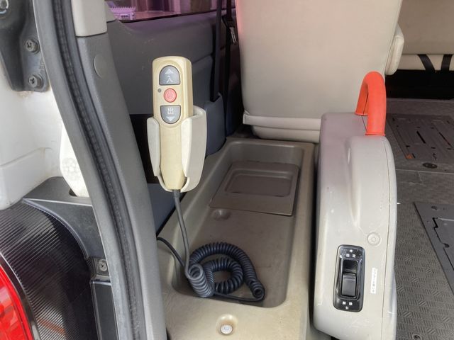 NV350 CARAVAN 4WD