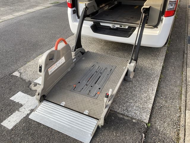 NV350 CARAVAN 4WD