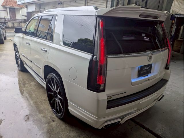 CADILLAC ESCALADE