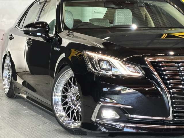 CROWN sedan hybrid