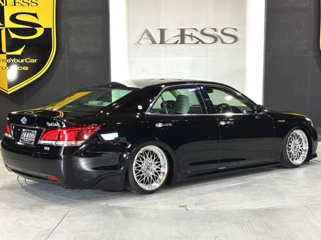 CROWN sedan hybrid