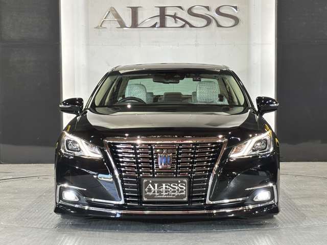 CROWN sedan hybrid