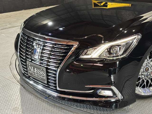 CROWN sedan hybrid
