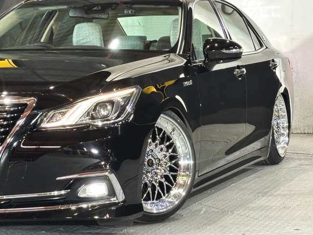 CROWN sedan hybrid