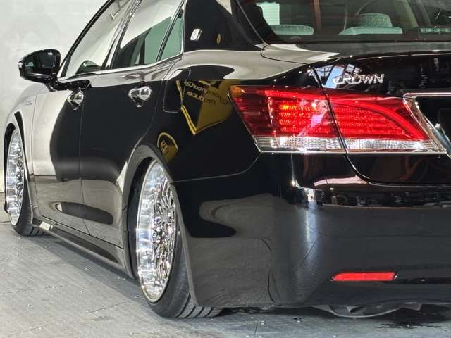 CROWN sedan hybrid