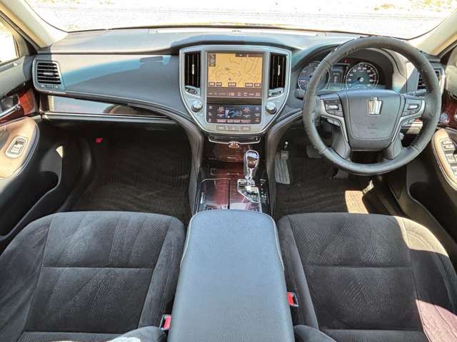 CROWN sedan hybrid