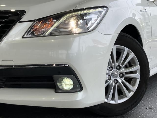 CROWN sedan hybrid