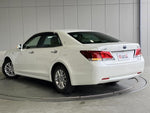 CROWN sedan hybrid