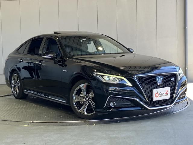 CROWN sedan hybrid
