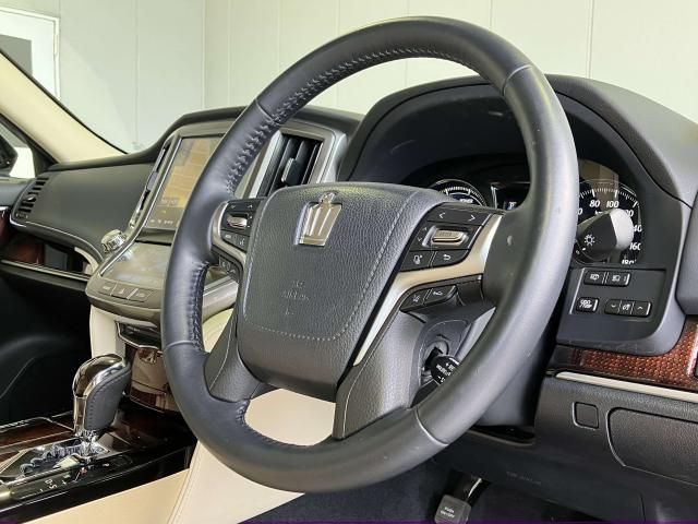 CROWN sedan hybrid