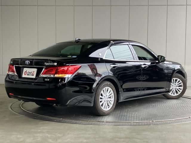 CROWN sedan hybrid