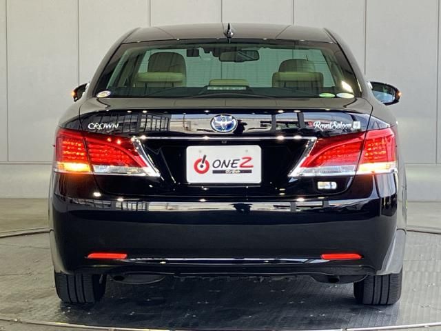 CROWN sedan hybrid