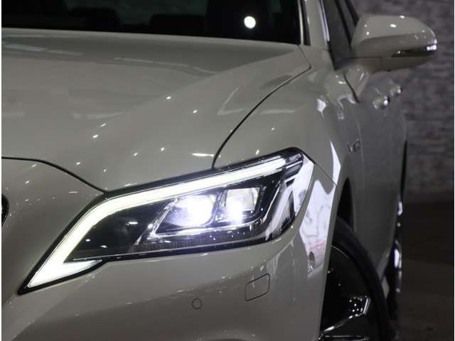 CROWN sedan hybrid