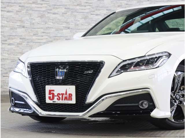 CROWN sedan hybrid