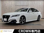 CROWN sedan hybrid