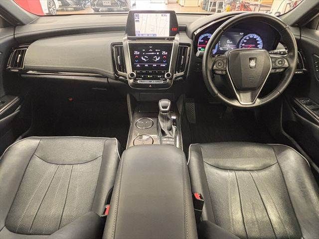 CROWN sedan hybrid