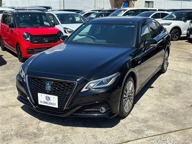 CROWN sedan hybrid