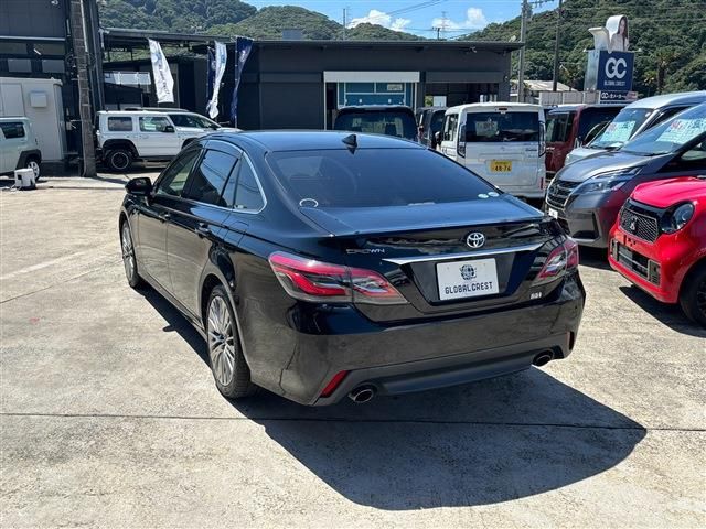 CROWN sedan hybrid