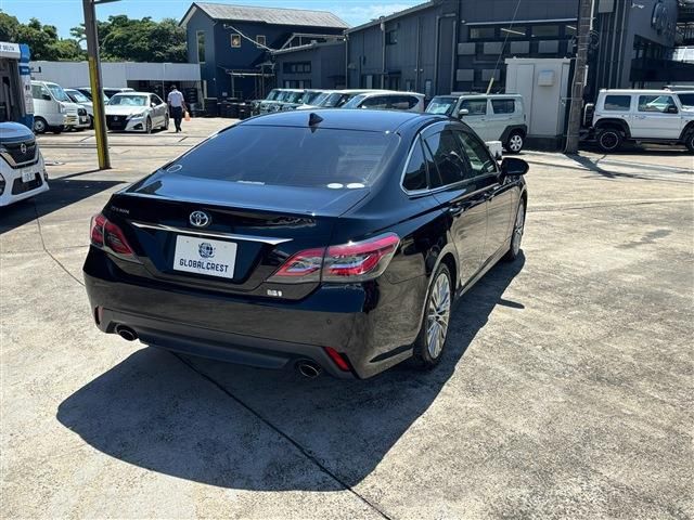CROWN sedan hybrid