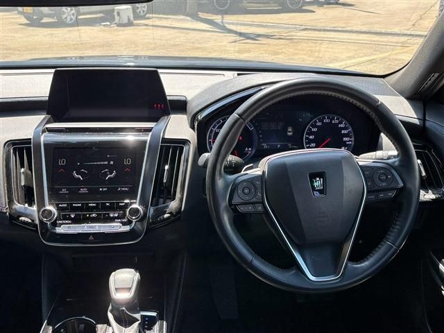 CROWN sedan hybrid