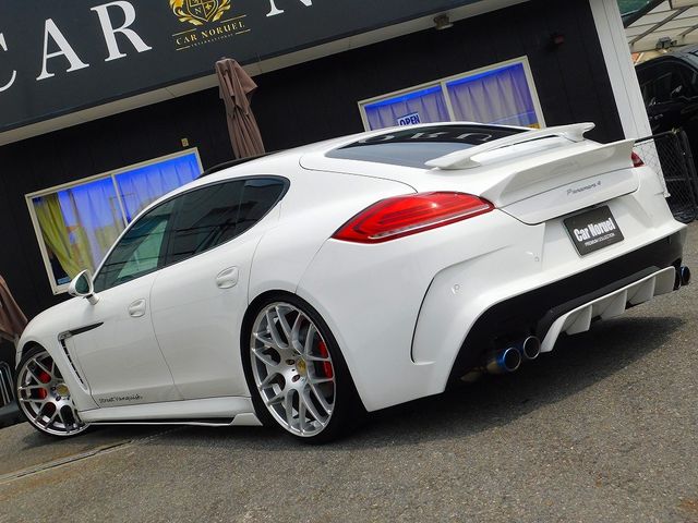 PORSCHE PANAMERA