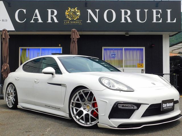 PORSCHE PANAMERA