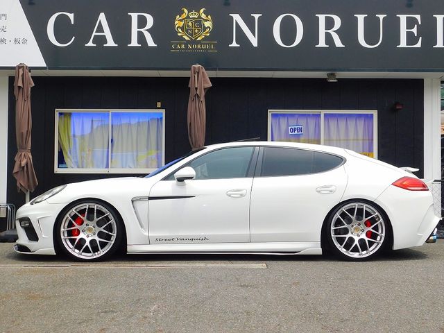 PORSCHE PANAMERA