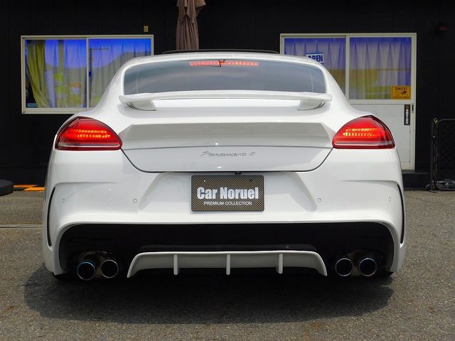 PORSCHE PANAMERA