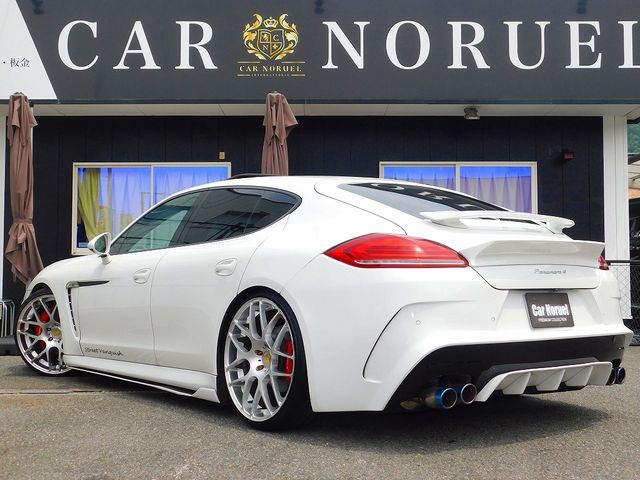 PORSCHE PANAMERA