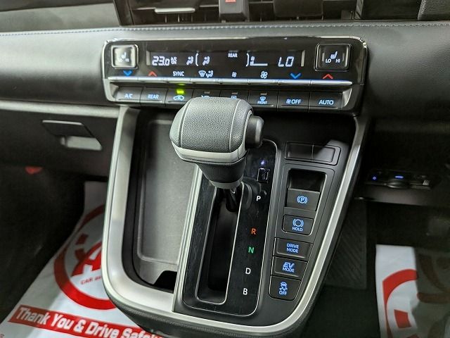 VOXY HYBRID 4WD