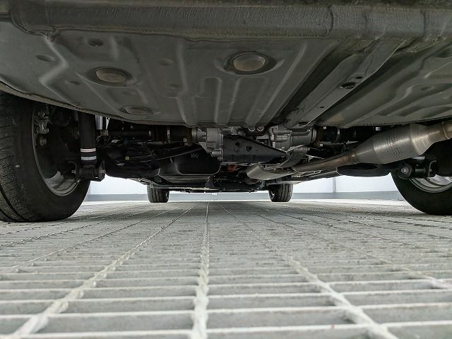 VOXY HYBRID 4WD