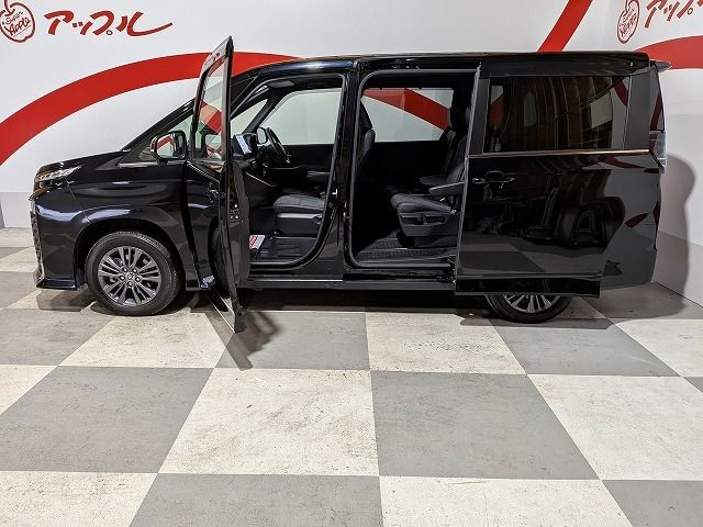 VOXY HYBRID 4WD