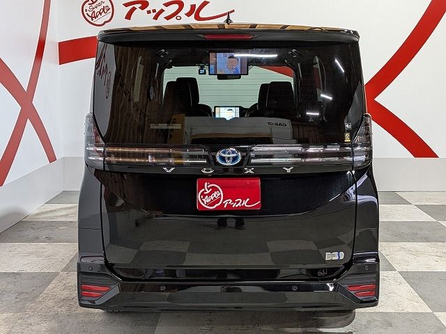 VOXY HYBRID 4WD