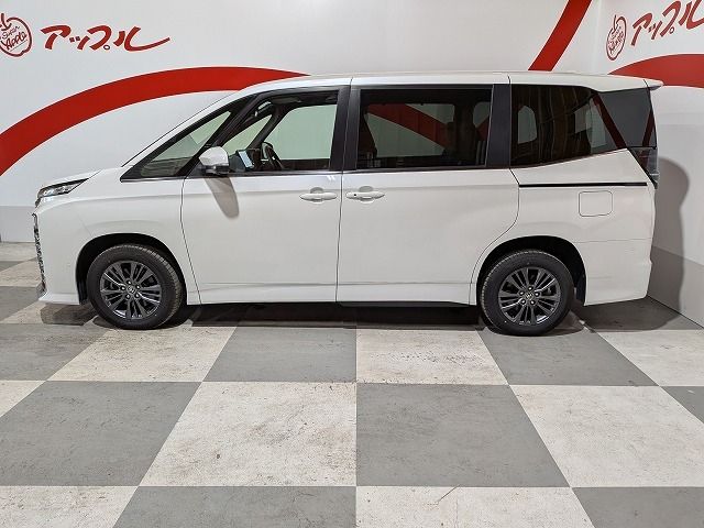 VOXY HYBRID 4WD