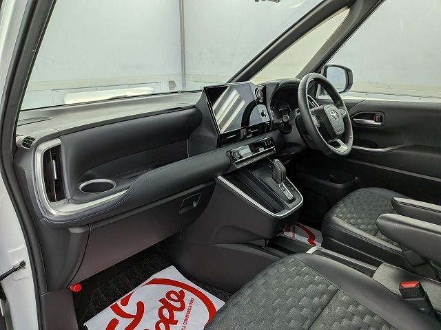 VOXY HYBRID 4WD