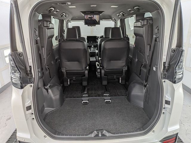 VOXY HYBRID 4WD