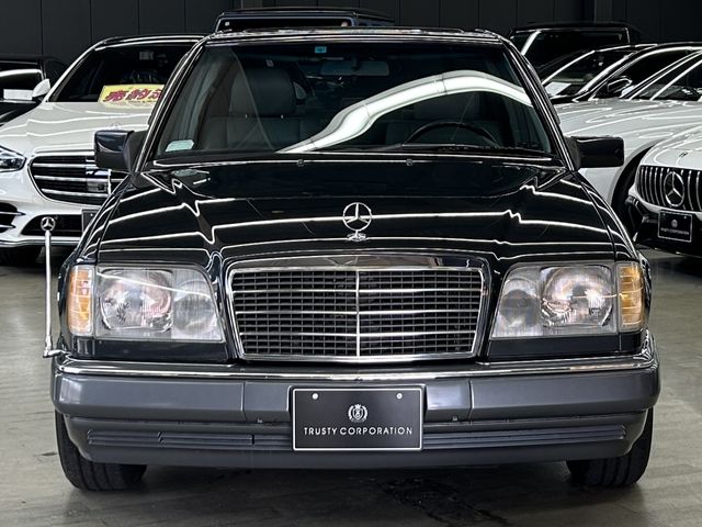 MERCEDES BENZ E class sedan