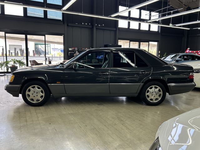 MERCEDES BENZ E class sedan